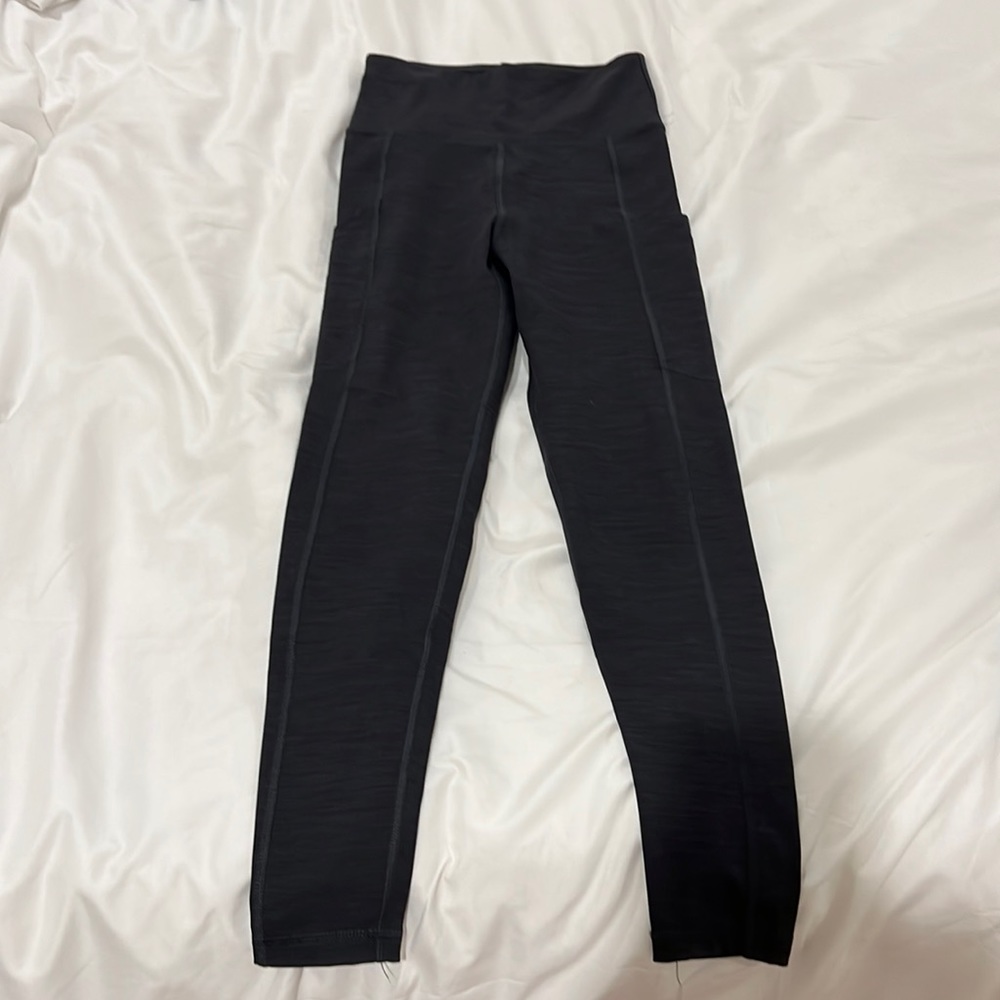 Size medium American Eagle leggings barely worn in great condition